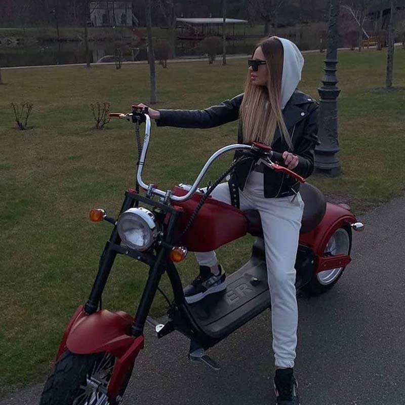 biker-mädchen-rot-web biker mädchen rot web